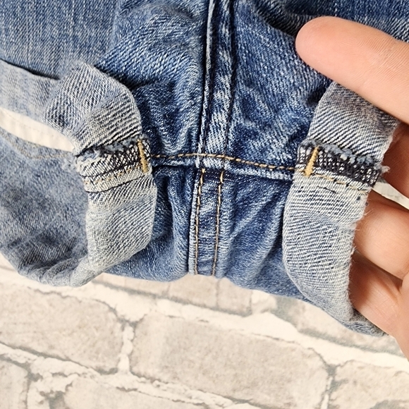 Abercrombie & Fitch Button Fly  Cotton Jean Short Cuff Medium Wash Size 4/27 - Picture 7 of 11